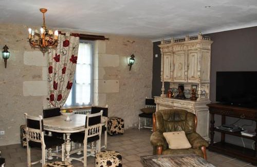 Blere House | Gîte rural rénové 3 niveaux, jardin privatif, équipements loisirs, draps inclus, cheminée, WiFi - FR-1-381-475