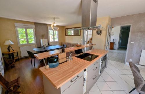 Fretigney-et-Velloreille House | Gîte spacieux à Fretigney avec jardin et billard, idéal pour 8 pers. - FR-1-583-507