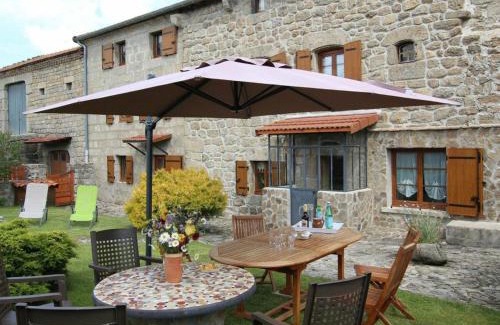 Croisances House | Gîte spacieux et rénové avec équipements modernes, terrasse et vaste jardin près de Gévaudan et Margeride - FR-1-582-301