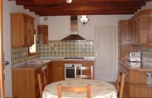 Chaufour-Notre-Dame House | Gîte spacieux et paisible près du Mans avec grand terrain, 15 couchages, ping-pong et WIFI - FR-1-410-178