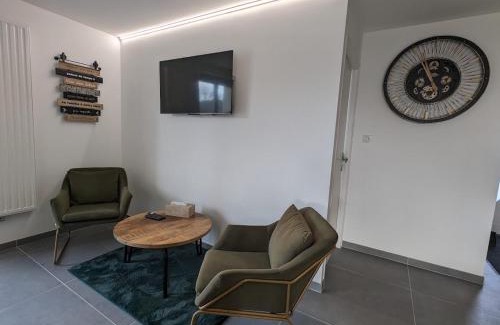 Chaumousey House | Gîte spacieux près du lac avec spa, aire de jeux, wifi et activités variées - FR-1-589-767