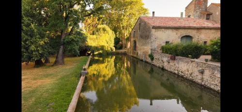 Salleles-d'Aude Apartment | Gîte Superbe L'Ecurie XIXème