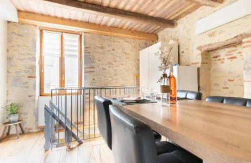 Luzech House | Gîte Tour du Rocher