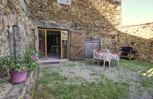La Terrasse-sur-Dorlay House | Gîtes au cœur du Parc du Pilat, parfait pour les familles et amateurs d'activités en plein air - FR-1-496-72