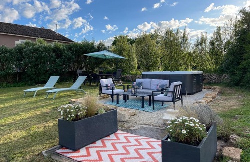 Vanzay House | Gîtes de Vanzay - Charming gîte - 3 bedrooms with Hot Tub