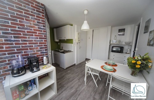 Anatole France Danton Apartment | Gîtes Havrais - Gîte Tellier - Old Center - Apartment with garden