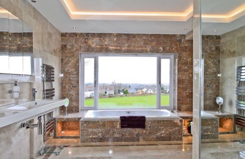 Pill House | (G)STUNNING SUBSTANTIAL HOUSE IN EXCLUSIVE LOCATION