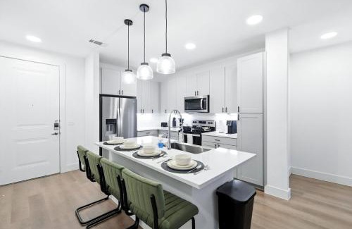 Fort Worth Apartment | G11036, 2BR Luxury Stay by Top Golf, Resort Pool & Gym, Near Stockyards