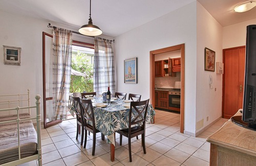 Marina di Campo Apartment | Gabbiano 3 in Marina di Campo, apartment in a residential area, convenient to all services and close