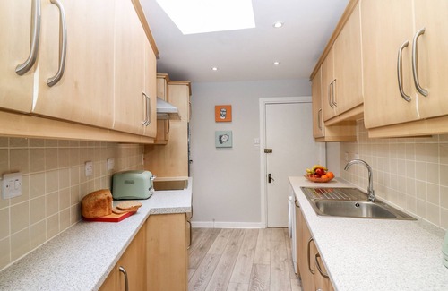 Ballater House | GAIRNLEA HOUSE, family friendly, with open fire in Ballater