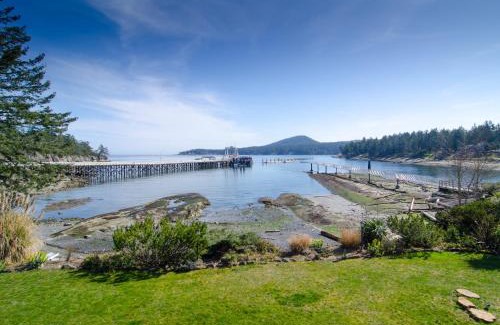 Sturdies Bay Hotel | Galiano Oceanfront Inn & Spa