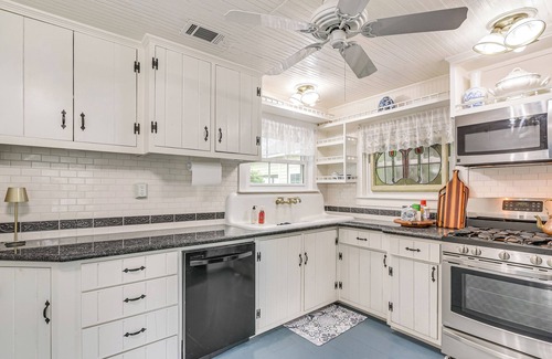 Morgan's Point House | Galveston Bay Retreat: Historic La Porte Home!