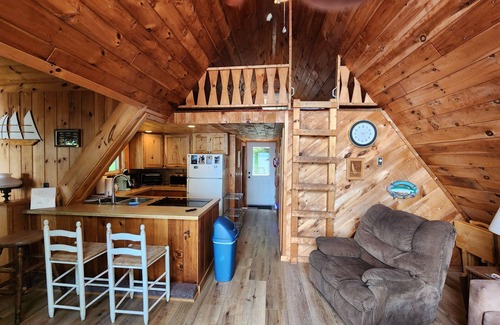 Hagaman Cottage | Galway Lakefront Retreat