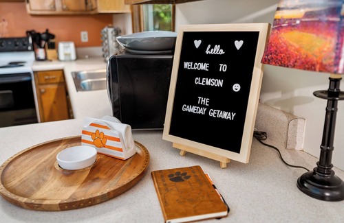 Clemson House | Gameday Getaway! - Less than 2 miles from Death Valley!
