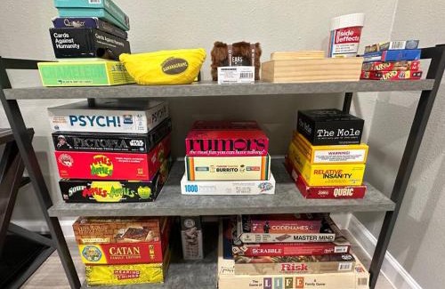 West Arlington Apartment | Games Haven with Crib Mins from AT&T, Sixflags, UTA, GlobeLife, AmericanAirlinesCenter