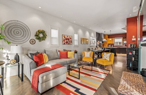 Renfrew House | 🌴 Games Room - Gym- A/C - No Cleaning Fees - Hot Tub Beside Downtown 🌴