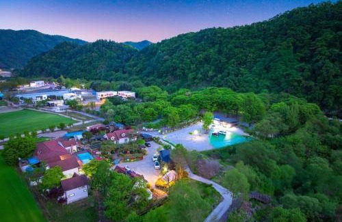 Buk House | Gapyeong Adelheim Pension Dogs Allowed, Group Rooms, Spa
