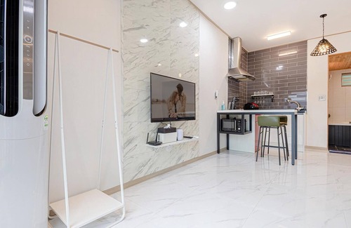 Oeseo House | Gapyeong Gamseong216 Poolvilla Pension