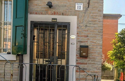 Province of Bologna Apartment | Gara Big Red Holiday Home