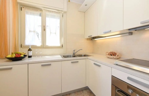 Sirmione Old Town Apartment | Garda Amore: Luxury Suite with Lake View in Sirmione Historic Center