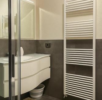 Desenzano del Garda Apartment | Garda Fiordaliso vista lago 4 posti letto