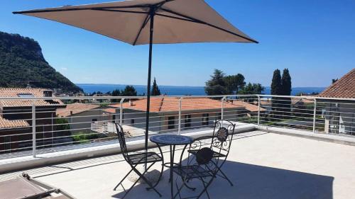 Garda Apartment | Garda view - Nuovo appartamento con solarium vista lago