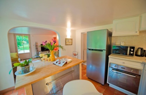 Sauveterre-la-Lemance Apartment | Garden Apartment with private Grounds and Pool