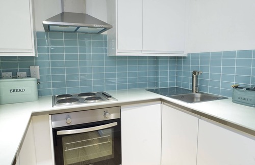 Brighton Apartment | Garden Apartment with Hot Tub and Sauna
