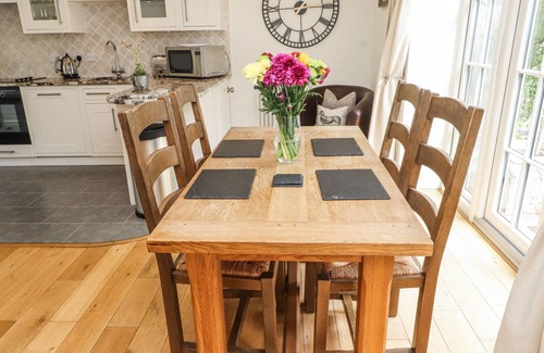 Dolbenmaen Cottage | GARDEN COTTAGE, pet friendly, with a garden in Tremadog