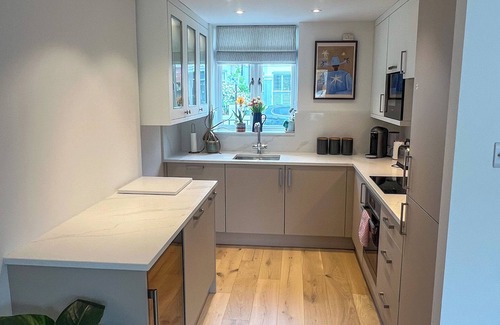 Clapham Apartment | Garden Flat in Clapham South - 4 min from tube/shops
