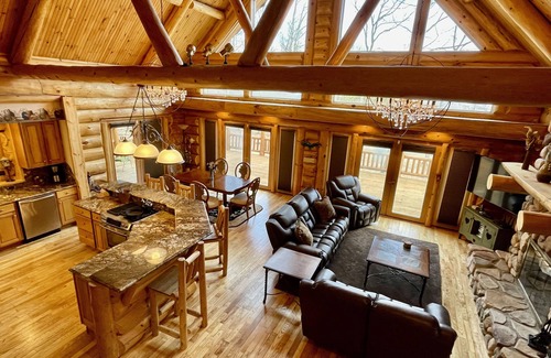Garden Cabin | Garden Golf Lodge - Snowmobile trail nearby. Large heated garage.