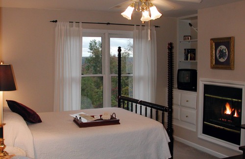 Monterey Bed & Breakfast | Garden Inn Bed & Breakfast at Bee Rock