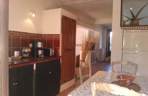 Villeneuve-Loubet House | Garden level in traditional charming house