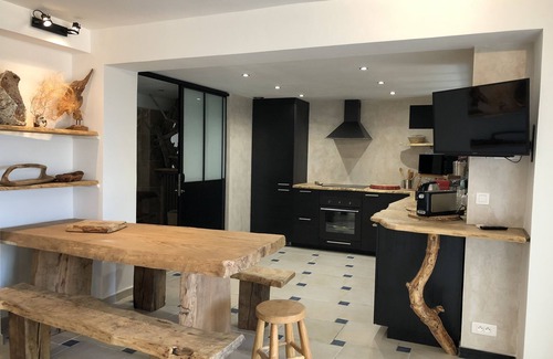 8th Arrondissement House | Garden level of my house between the sea and the hills