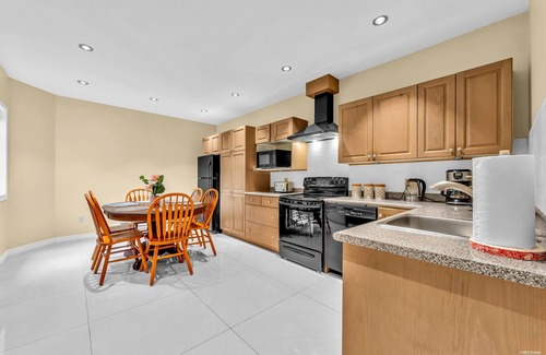 Caulfeild House | Garden level (with natural light)