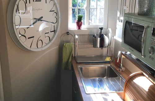 Central Davis Cottage | Garden Retreat! Central Davis