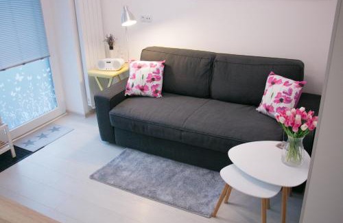 Hovorcovice Apartment | Garden studio apt-FREE parking,close D8,metro,EXPO