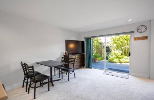 West Point Grey House | Garden Suite near Jericho Beach