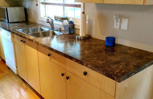 Saanich House | Garden suite near wineries & gardens