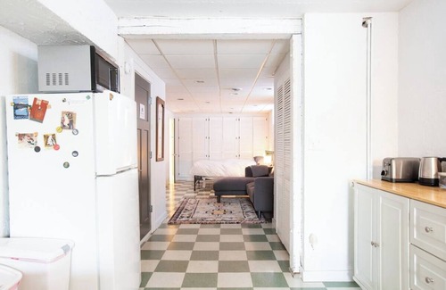 Nokomis Apartment | Garden Suite: private entrance, garage, patio, fireplace, 15m to airport/MOA