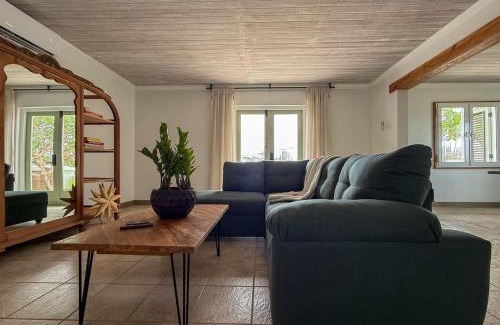 Sabana Liber Apartment | Garden Terrace Menas Authentic Wellness Eco