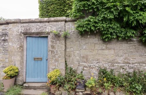 Kington Apartment | Garden View