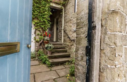Kington Apartment | Garden View