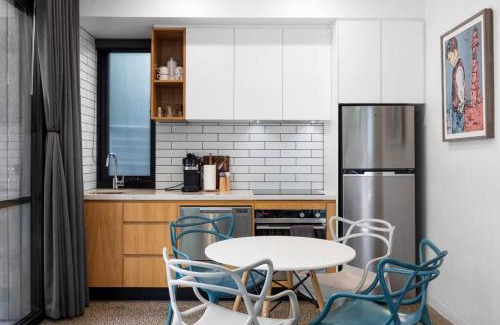Stirling Apartment | Garden Villa at Lucent Art House