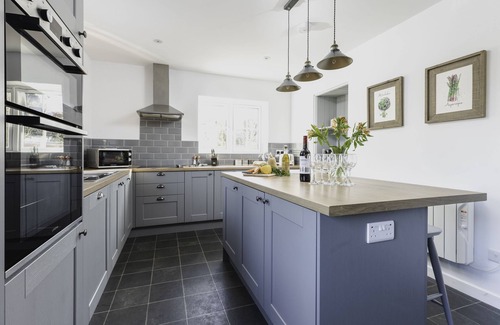 Buckland Newton Cottage | Gardener's Cottage -Tastefully furnished spacious cottage - perfect for family gatherings!