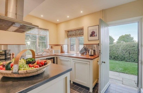 Medbourne House | Gardeners Cottage - Hot Tub Packages Available
