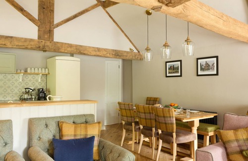 Carsington Cottage | GARDENERS COTTAGE, character holiday cottage, with pool in Hopton