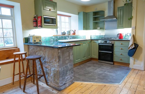 Sandyhills Cottage | Gardeners Cottage - a cottage that sleeps 8 guests in 4 bedrooms