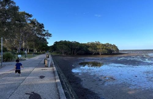 Deception Bay House | Gardens by the Bay - Acreage Living & EV Charging
