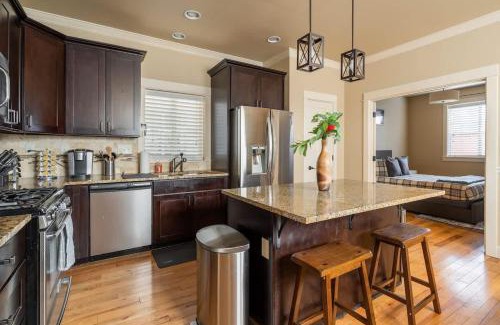 King House | Garfield 2BR - New Build - Foodie-Friendly Stay